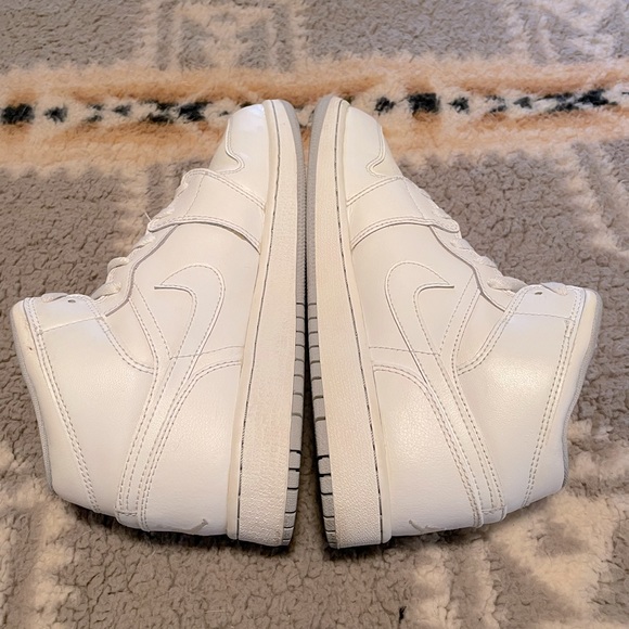 Jordan 1 Mid White - Picture 4 of 5